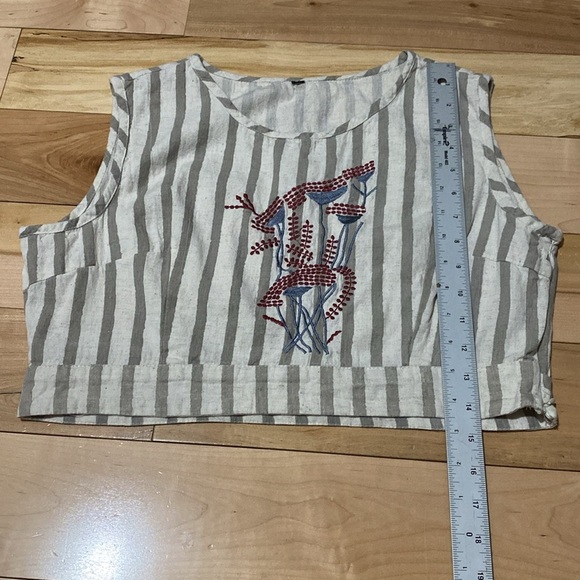 Striped Sleeveless Crop Top with Embroidered Design - Picture 5 of 15